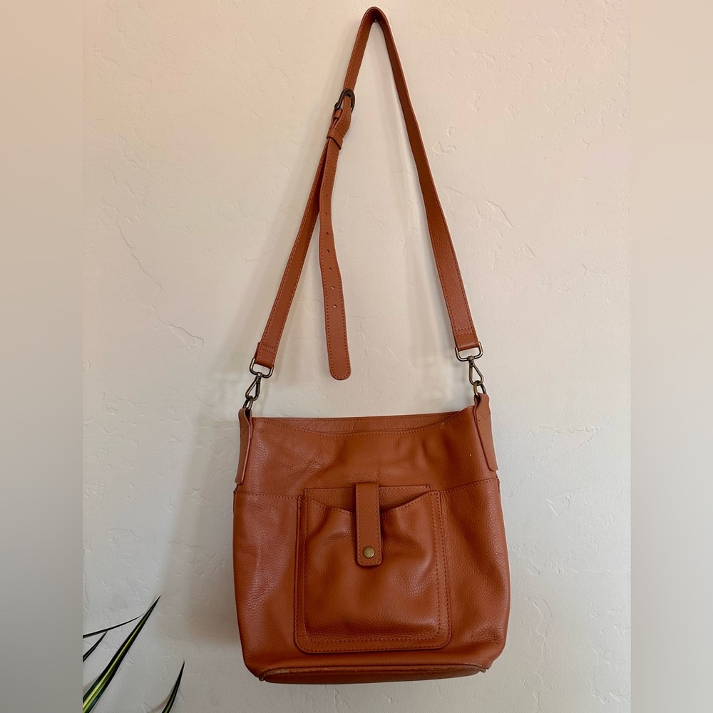 Tommy Bahamas pebbled leather crossbody bag